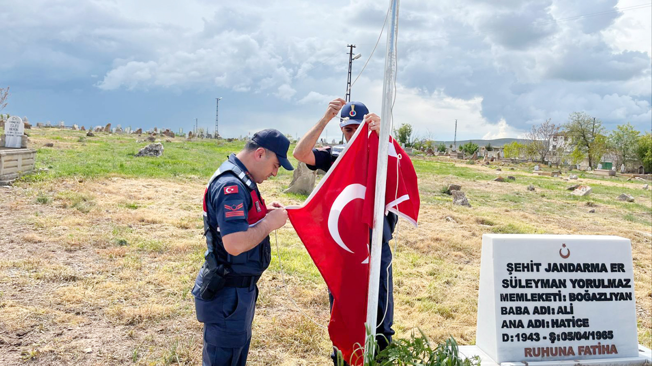 Yozgat’ta Şehit Kabirlerine Bayram Vefası! (3)