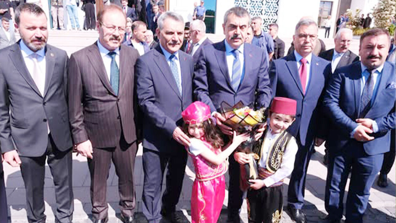 Bakan Tekin