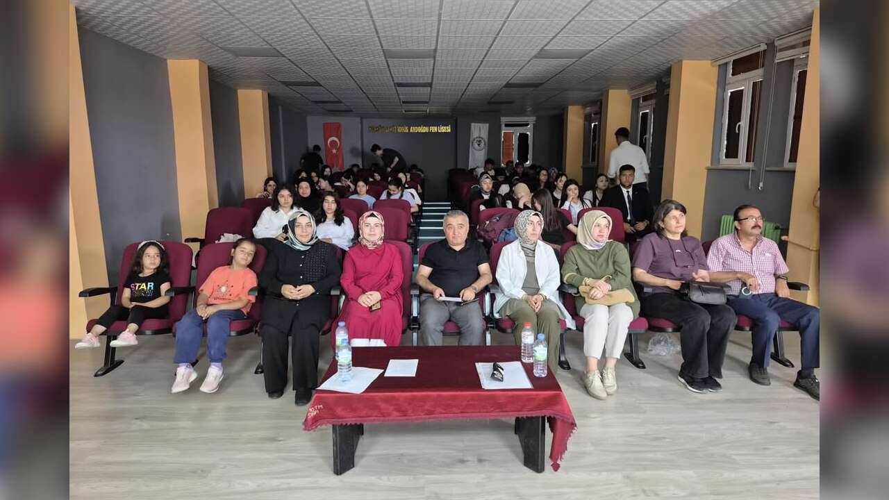 okulumuzda-sozun-bittigi-yer-isimli-siir-dinletisi-yapildi-okulumuz-ogrencileri-tarafindan-ge-1