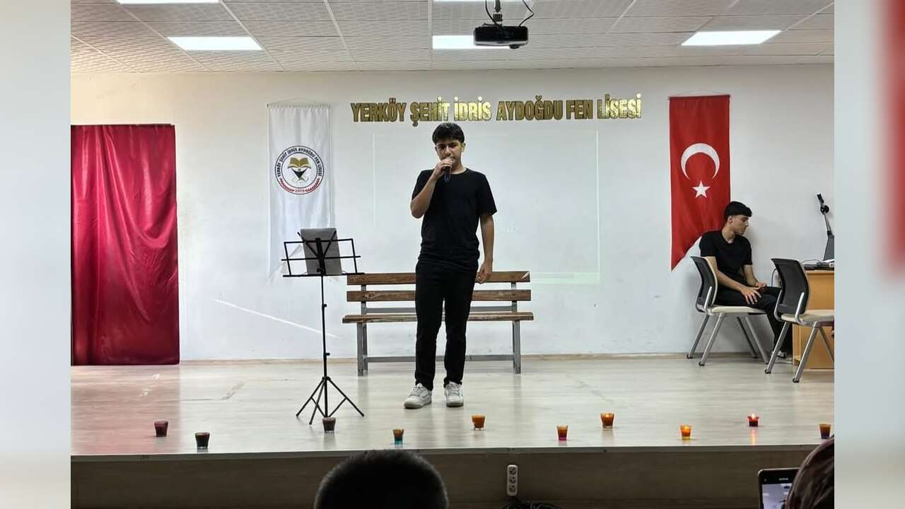 okulumuzda-sozun-bittigi-yer-isimli-siir-dinletisi-yapildi-okulumuz-ogrencileri-tarafindan-ge-3