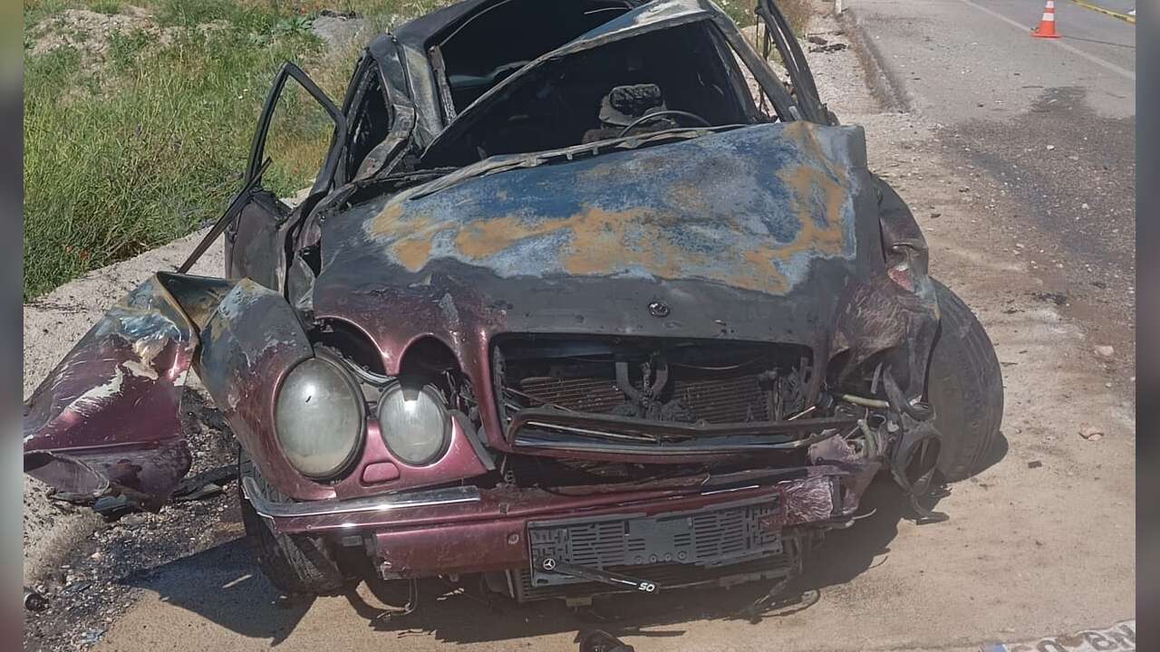 aa-20260702-41850359-41850357-yozgatta-devrilen-otomobilin-alev-aldigi-kazada-1-kisi-oldu-3-kisi-yaralandi