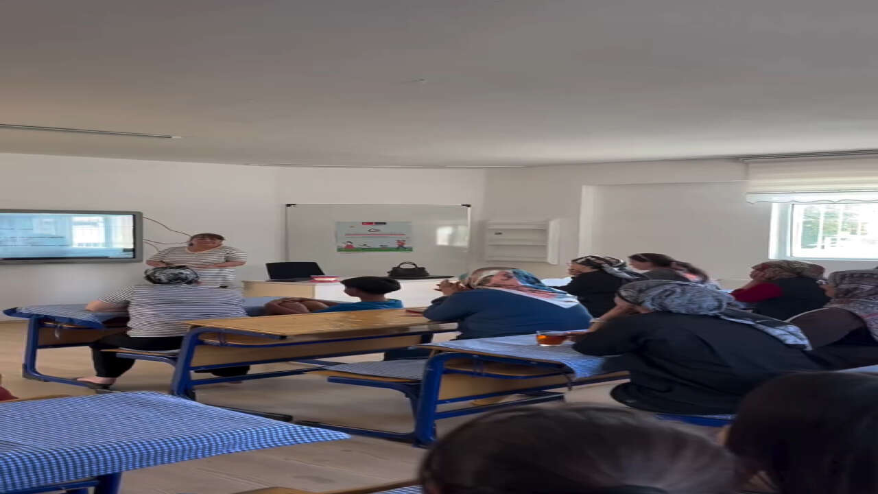 sefaatli-toplum-sagligi-merkezi-personeli-leyla-zavran-tarafindan-kursiyerlerimize-agiz-ve-dis
